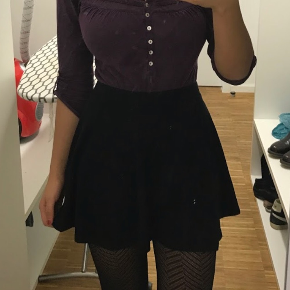 H&M black circle skirt